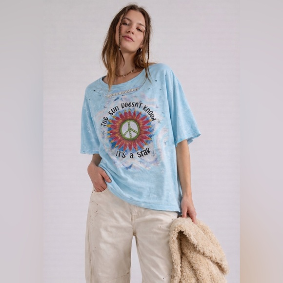 A RARE BIRD Tops - A RARE BIRD THE SUN DOESN'T KNOW ITS A STAR TEE